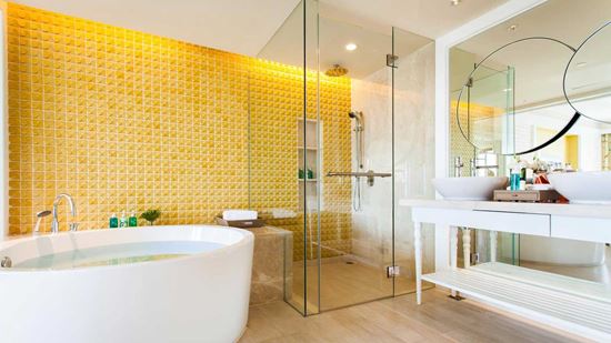 Jacuzzi in One Bedroom Suite Pool View